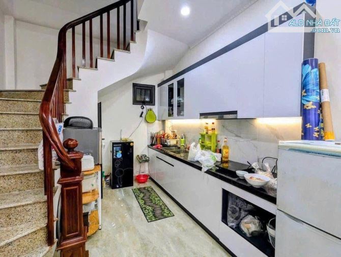 Nhà 5 tầng 32m² giá 15 triệu tại ngõ 294 Kim Mã - Cơ hội hiếm có!