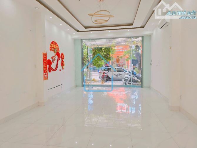 Nhà cho thuê 3 tầng 5PN Đường Huỳnh Tấn Phát - Cơ hội tuyệt vời!