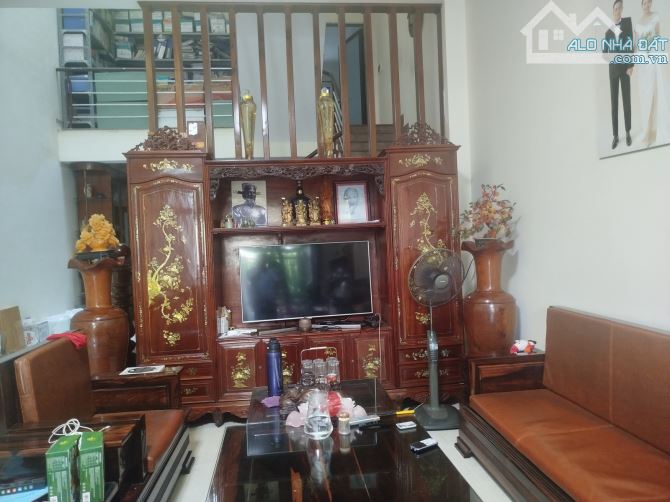 Nhà 3 tầng Lê Thanh Nghị 130m² giá 16 tỷ - Cơ hội đầu tư hấp dẫn!