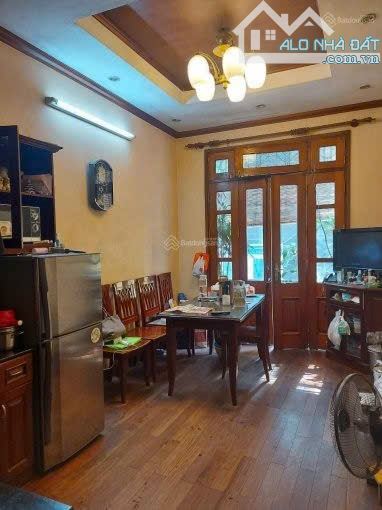 Cho thuê nhà 5 tầng 30m² tại Kim Mã - Giá 15 triệu, Ô tô đỗ cửa!