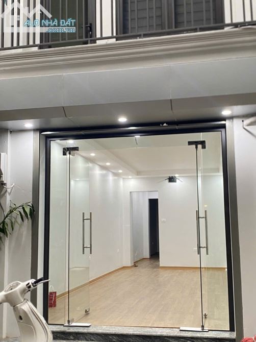 Cho thuê Nhà Mới Xây 120m² Ngõ 72 Nguyễn Chí Thanh - Cơ hội kinh doanh tuyệt vời!
