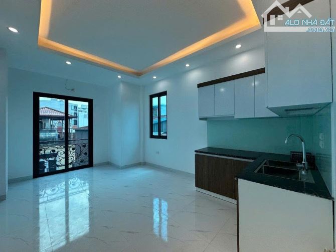 Nhà Đẹp Thang Máy 45m² giá 10.5 tỷ tại Đội Cấn - Cơ hội hiếm có!