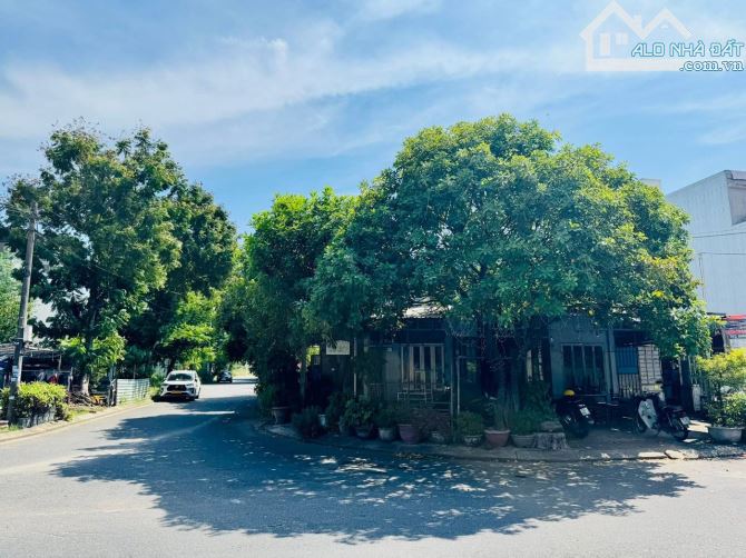 Lô đất góc 135m² Đà Nẵng giá 10.5 tỷ - Cơ hội hiếm có!