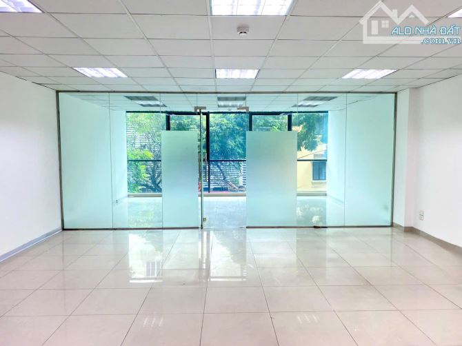 Cho thuê Văn phòng 80m² - Mặt phố Lý Nam Đế, Hoàn Kiếm - Cơ hội hiếm có!