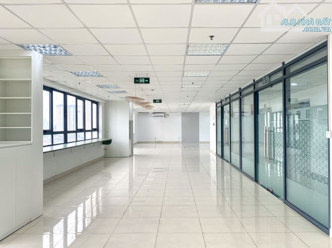 Cho thuê văn phòng 330m² khu Láng Hạ - La Thành giá 95 triệu - Cơ hội hiếm có!