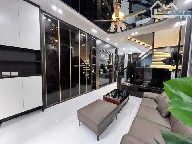 Mặt phố Hoàng Hoa Thám 60m² giá 17,5 tỷ - Cơ hội vàng cho đầu tư!