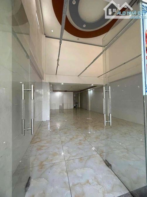 Nhà Mặt Tiền Tỉnh Lộ 10 126m² Giá 18 triệu - Cơ Hội Hiếm Có!