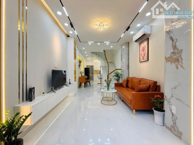 Nhà phố 67,4m² giá 2.65 tỷ - Đường Lê Minh Xuân, Tân Bình - Cơ hội đầu tư tốt!