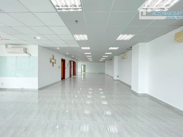 Văn phòng 130m² giá 20 triệu tại Lê Văn Lương - Cơ hội hiếm có!