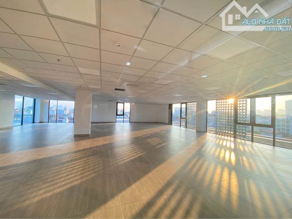Cho thuê văn phòng 130m² tại Cầu Giấy chỉ 24 triệu - Cơ hội hiếm có!