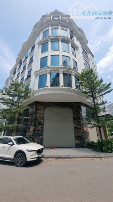 Văn phòng cho thuê 170m² tại Nam Trung Yên - Giá tốt, vị trí thuận lợi!