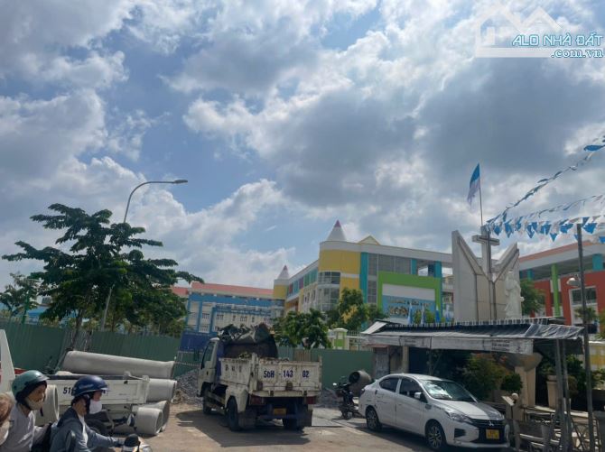 Nhà Căn Góc 52m² Giá 6.3 Tỷ Tại CMT8 - Cơ Hội Hiếm