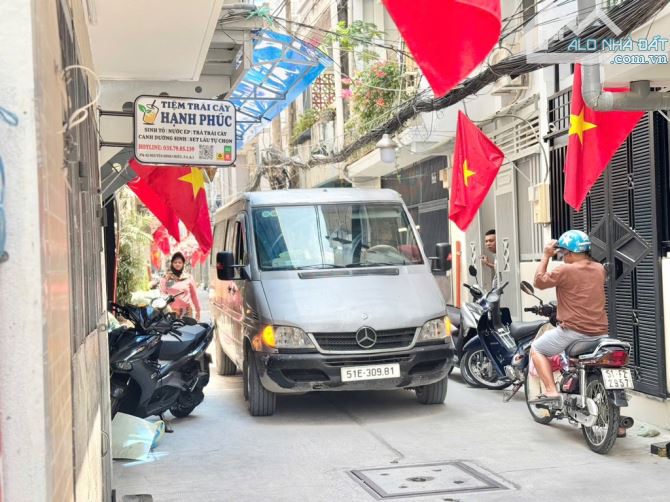 Nhà mới 4 tầng 38m² giá 7.999 tỷ - Hẻm xe hơi Nguyễn Đình Chiểu