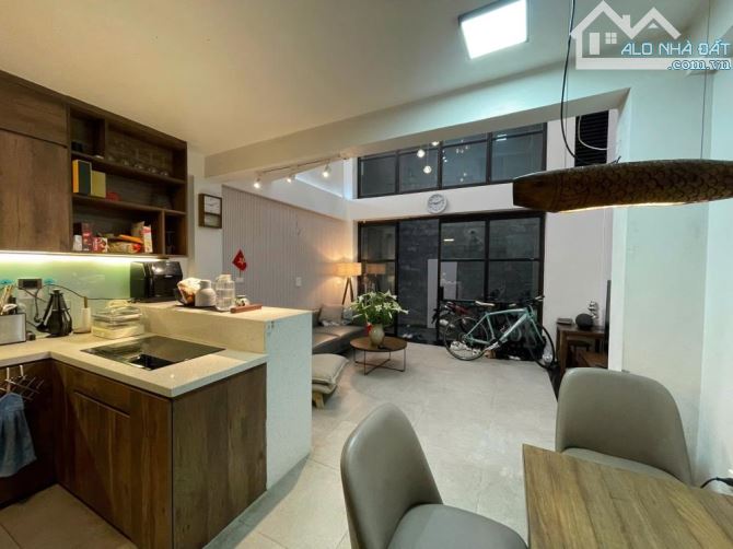 Bán nhà Ông Ích Khiêm 48m² giá 13.5 tỷ - Vị trí đắc địa, an ninh tốt!