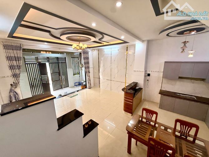 Nhà 4 Tầng 5PN Quận 12 chỉ 4.95 Tỷ - Cơ hội hiếm có!