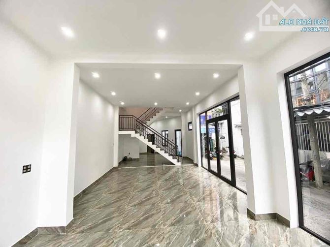 Lô góc Lý Tự Trọng 70m² giá 9.2 tỷ - Cơ hội đầu tư hấp dẫn!