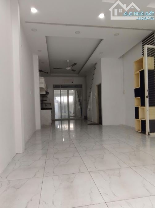 Nhà Hẻm 3 Gác 45m² giá 13 triệu - Cơ hội tuyệt vời tại Quận 4!