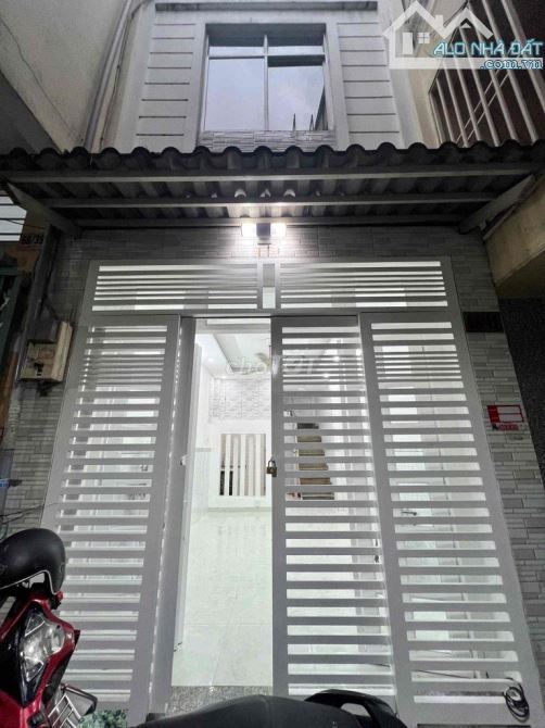 Nhà HXH Đoàn Văn Bơ 24m² giá 16 triệu - Cơ hội thuê lý tưởng!