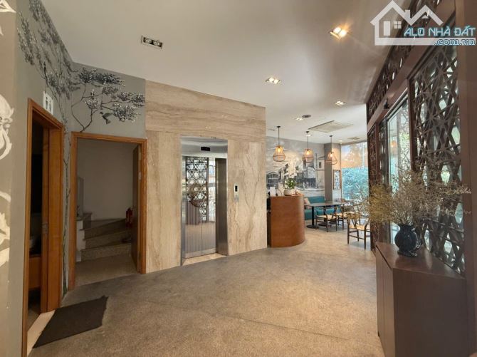 Cho thuê tòa CHDV Hoàng Cầu 131m² giá 140 triệu - Cơ hội hiếm có!