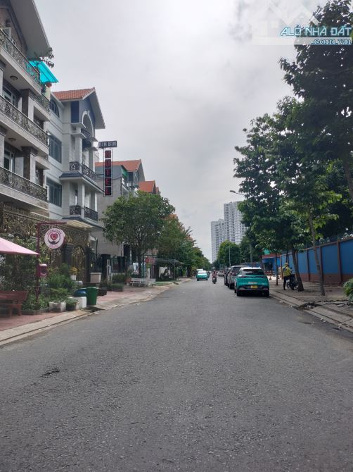 Bán Nhà Mặt Tiền 252m² đường 81 giá 43 tỷ - Cách Lotte chỉ 100m!