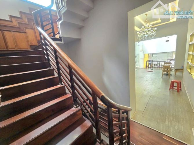 Cho thuê tòa nhà 5 tầng mặt tiền Phan Chu Trinh 130m² - Cơ hội kinh doanh vàng!