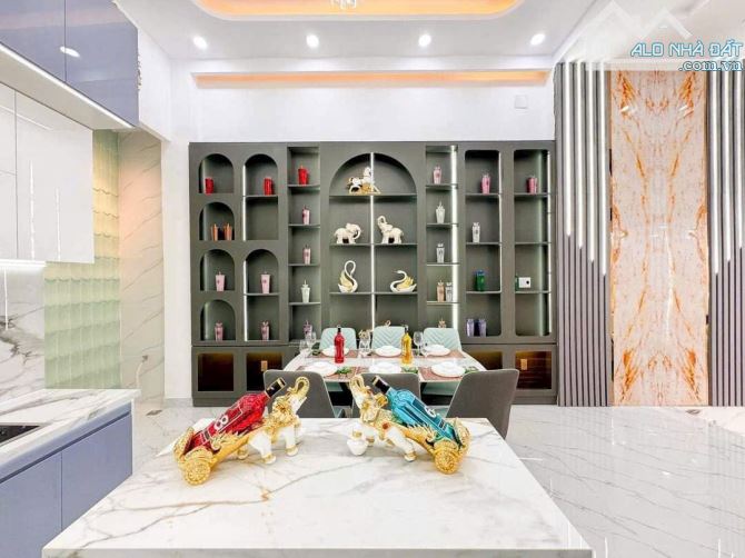 Nhà Kinh Doanh 80m² giá 16.8 tỷ - Đường D1 Quận 7, Cơ hội hiếm có!