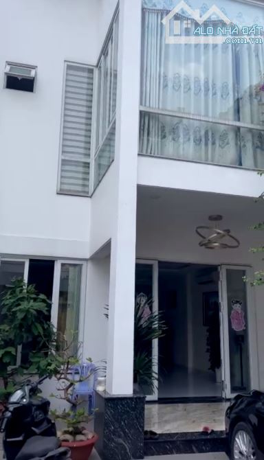 Biệt thự 200m² mặt tiền Bàu Cát - Tân Bình giá 40 tỷ - Cơ hội hiếm có!