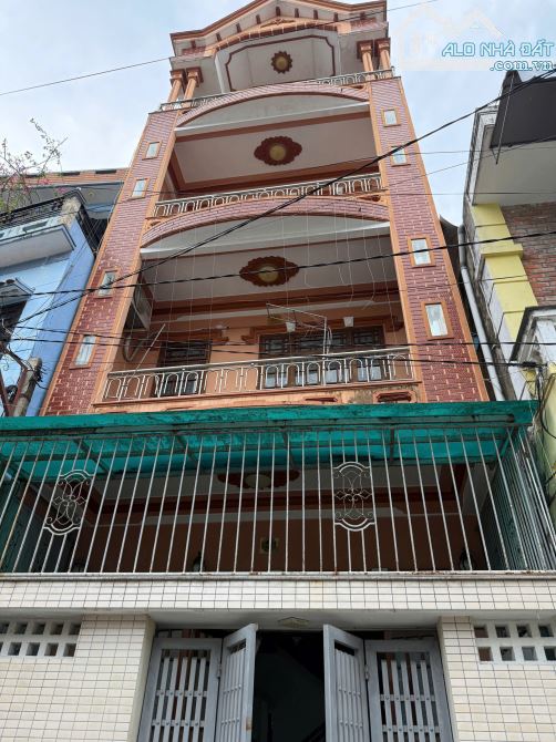 Cho thuê nhà nguyên căn 4 tầng 100m² Văn Cao - Cơ hội hiếm có!