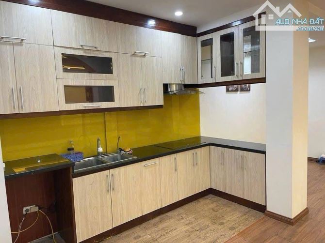 Căn hộ cho thuê 80m² đường Láng Hạ giá 12 triệu - Cơ hội vàng cho doanh nghiệp!