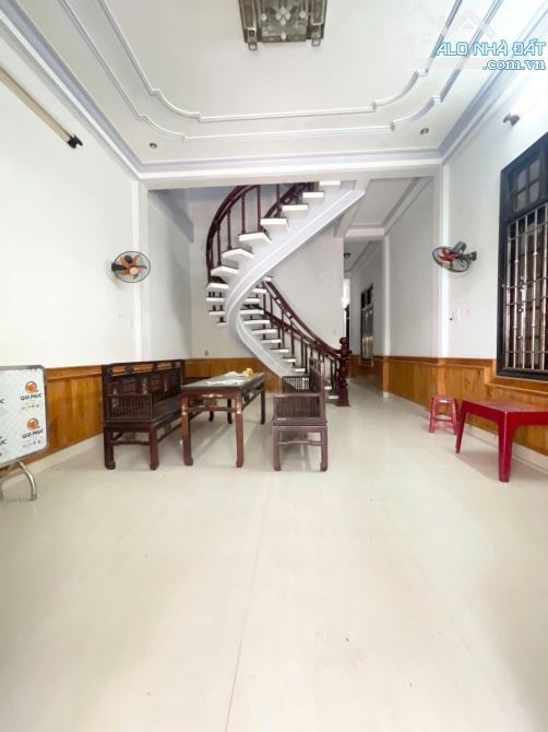 Nhà nguyên căn 3 tầng mặt tiền Nguyễn Đức Cảnh 85m² giá 7.5 triệu - Cơ hội hiếm có!