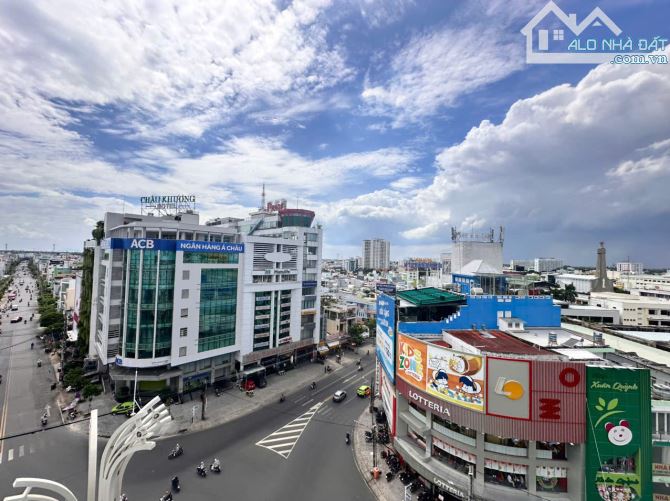 Cho thuê sân thượng 300m² Đèn 4 Ngọn - Cơ hội kinh doanh hấp dẫn!