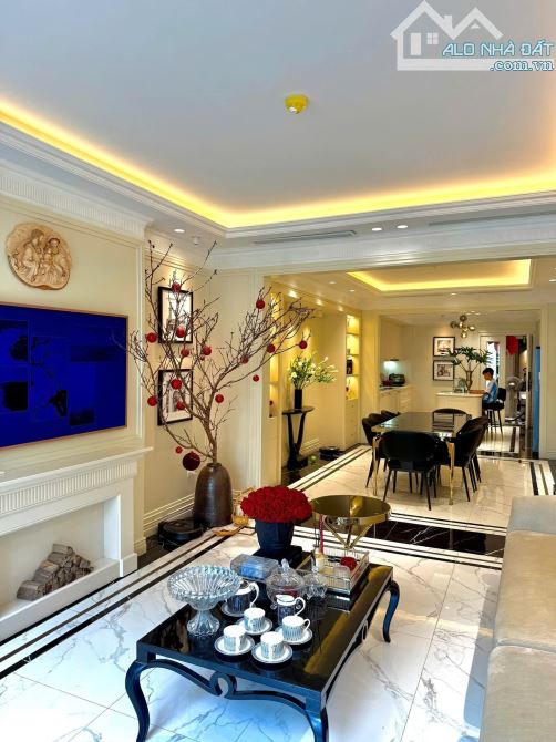 Tòa nhà mặt phố Yên Lạc 100m² giá 45 tỷ - Cơ hội kinh doanh tuyệt vời!