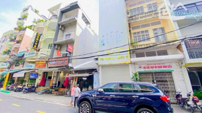 Cho thuê nhà 275m² mặt tiền Thủ Khoa Huân - Cách bến Ninh Kiều 60m