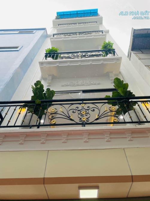 Nhà Phố Giáp Bát 40m² Giá 9 Tỷ - Thiết Kế Hiện Đại, Đầy Đủ Tiện Nghi