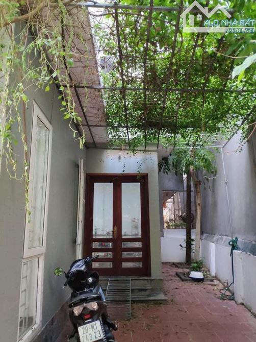 Nhà sân vườn 110m² giá 15 triệu - Ngõ 180 Triều Khúc, Thanh Xuân