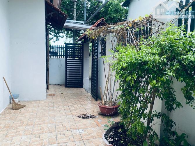 Nhà lô góc Hoàng Diệu 102m² giá 5.5 tỷ - Cơ hội hiếm có!