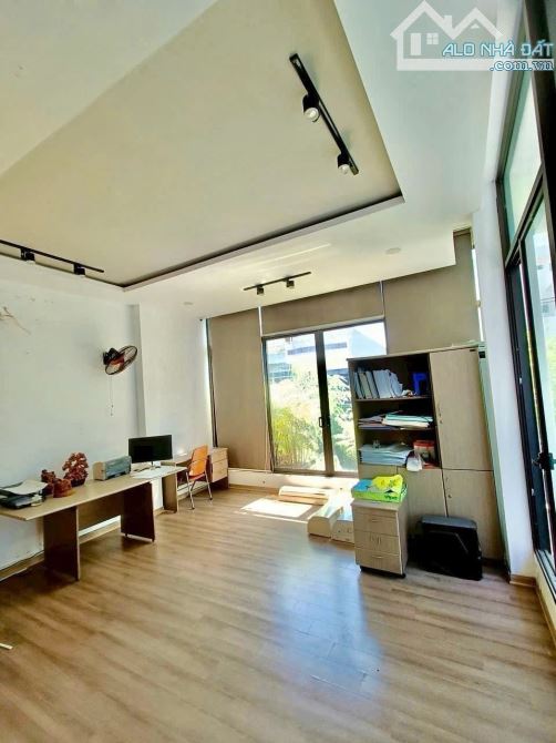 Nhà lô góc 2 mặt tiền 128m² giá 11.7 tỷ - Cơ hội đầu tư tuyệt vời!