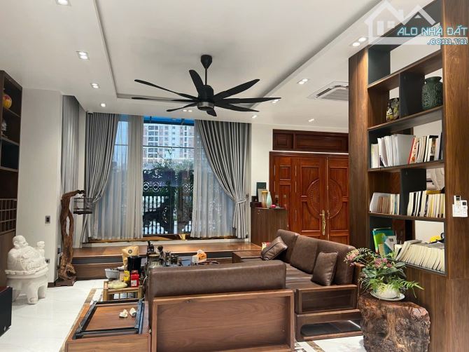 Biệt thự 3,5 tầng hoàn thiện 150m² mặt đường Triệu Việt Vương - Cơ hội sở hữu tuyệt vời!