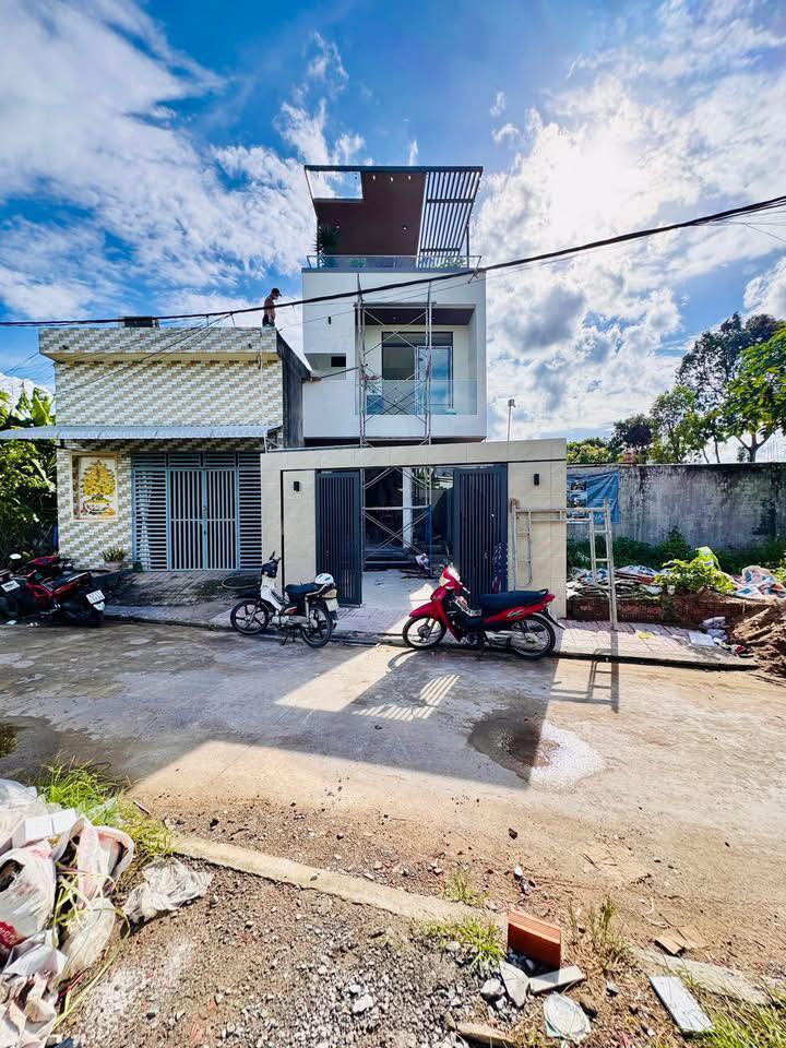 Nhà 1 Lầu Hiện Đại Sang Trọng 5x20m giá 3 Tỷ - Gần Đường Trần Văn Hiển, Mỹ Tho
