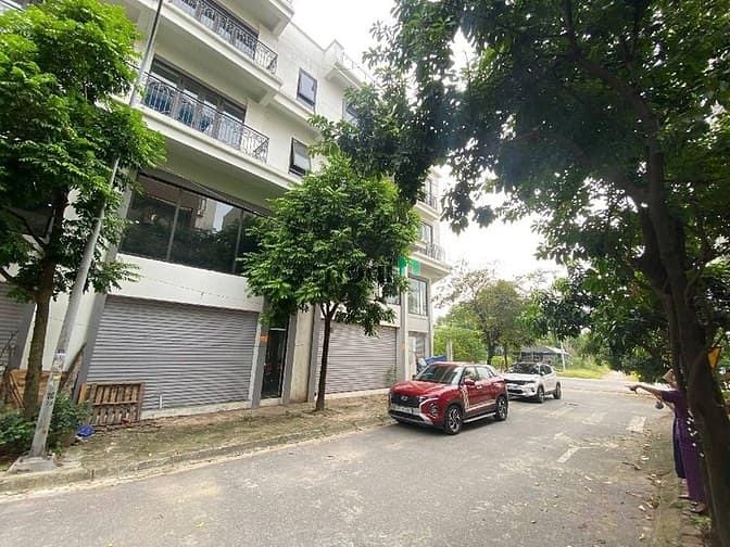 Biệt thự liền kề Trâu Quỳ 324m² giá 17.8 tỷ - Đối diện công viên Gia Lâm!