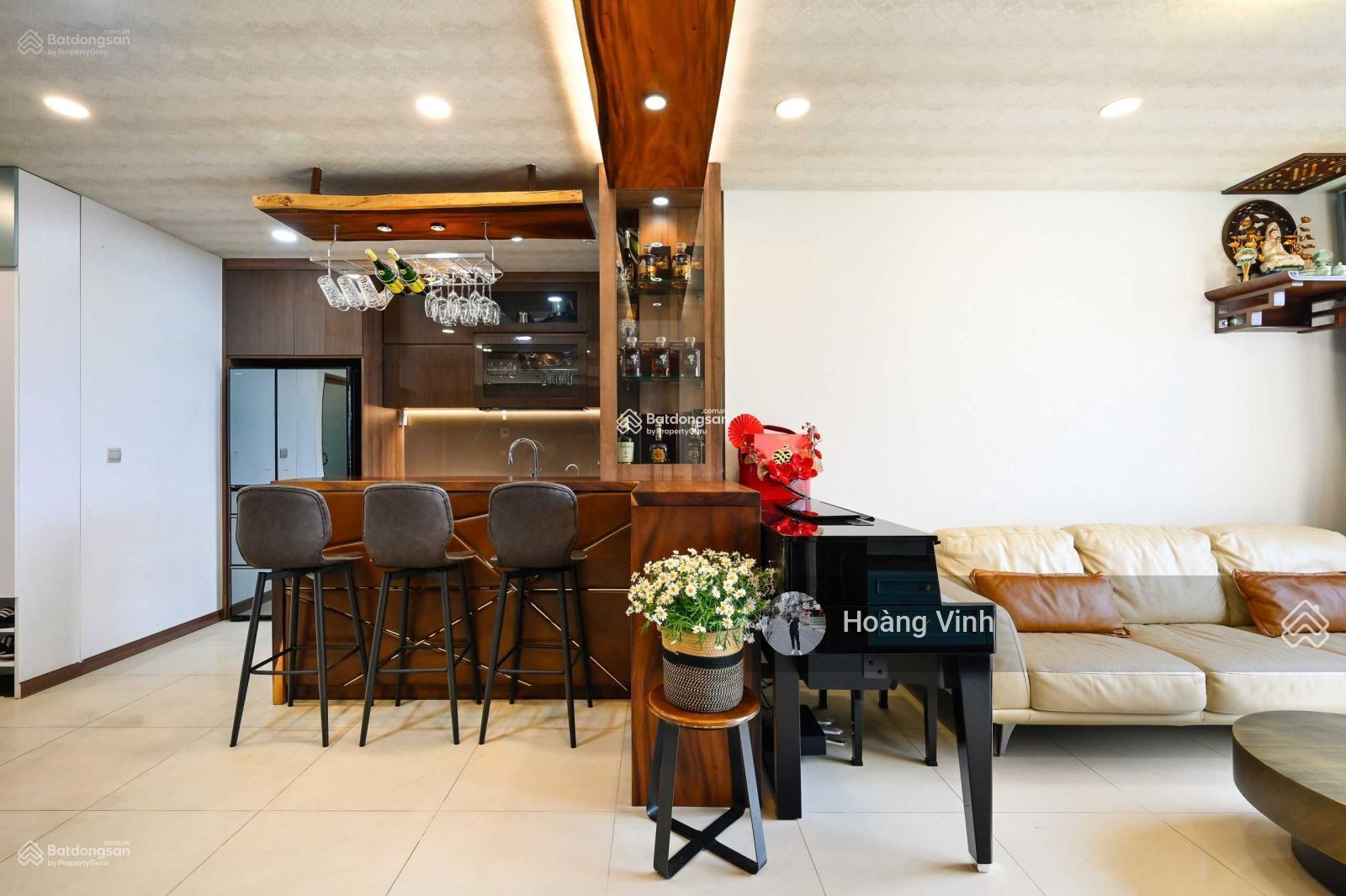 Căn hộ Grand Riverside Bến Vân Đồn 100m² giá 20 triệu - Thiết kế hiện đại, sẵn sàng vào ở!