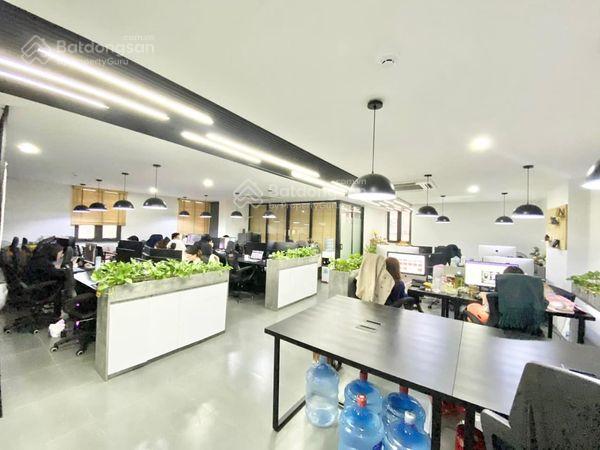 Cho thuê văn phòng tại tòa nhà Việt Á - Duy Tân, diện tích 200m², giá 40 triệu - Sẵn nội thất, tiện ích hiện đại!