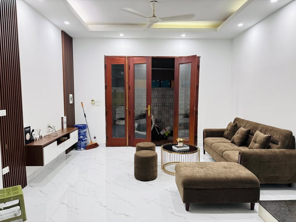 Nhà phố Ngọc Thụy Long Biên 30m² giá 7.45 tỷ - Ô tô tải đỗ cổng, vị trí trung tâm!