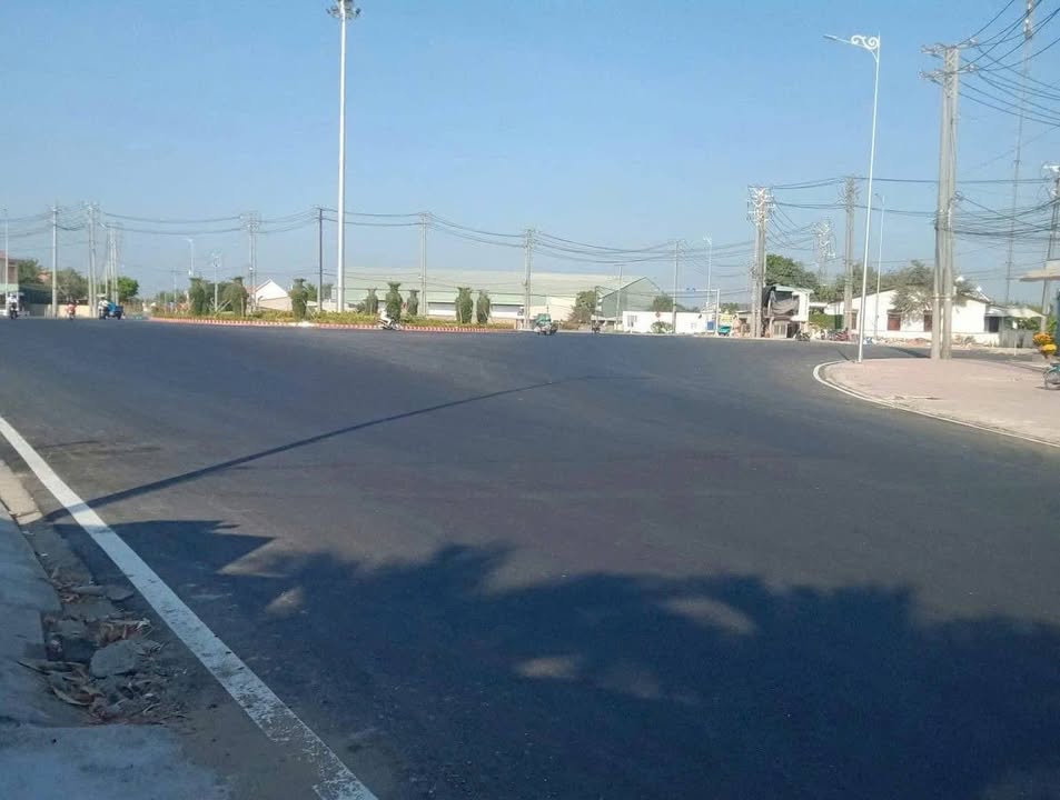 Cho thuê nhà kho xưởng mặt tiền đường Tỉnh Lộ 833, Long An - Diện tích 540m² chỉ 15 triệu/tháng!