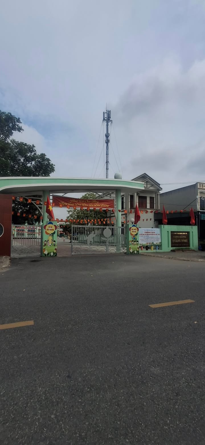 Lô đất 57,9m² phường Quảng Đông, giá 890 triệu - Mặt tiền 4,8m, ô tô vào tận nơi!