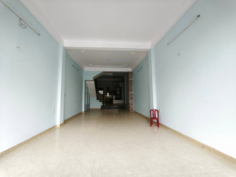 Nhà mặt tiền Lý Thái Tông, Thanh Khê 112m² giá 15 triệu - Kinh doanh thuận lợi!