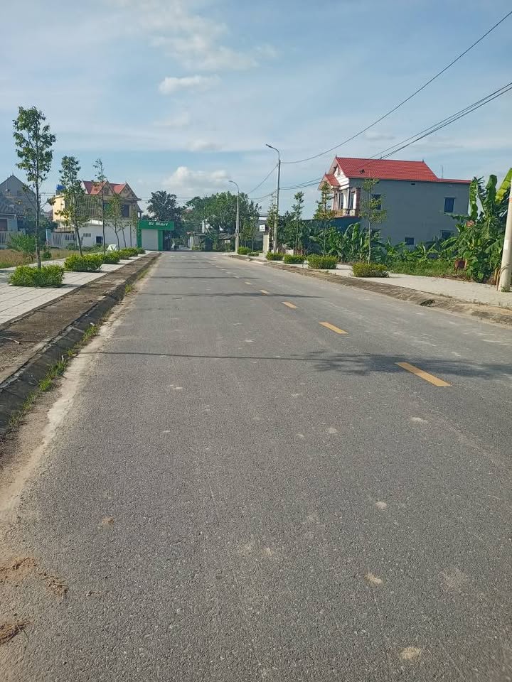 Lô đất đẹp tại xã Đông Hoàng, 175m² - Gần chợ, trường học, tiện ích đầy đủ!