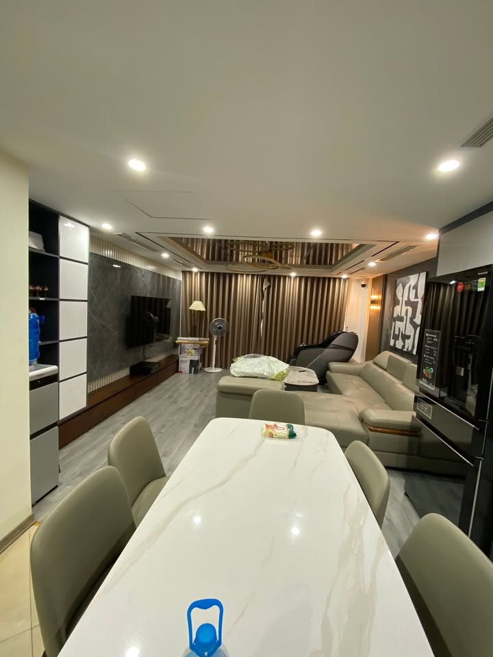 Cho thuê nhà mặt phố Phan Phù Tiên, Cát Linh, 55m² giá 35 triệu - Phù hợp cho văn phòng và ở!