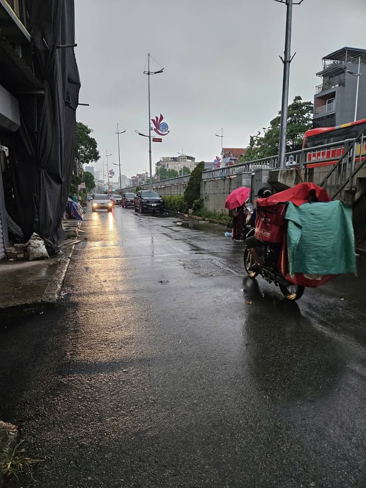 Nhà mặt phố Âu Cơ, Tây Hồ 4 tầng giá 15 triệu - Sẵn sàng cho thuê ngay!