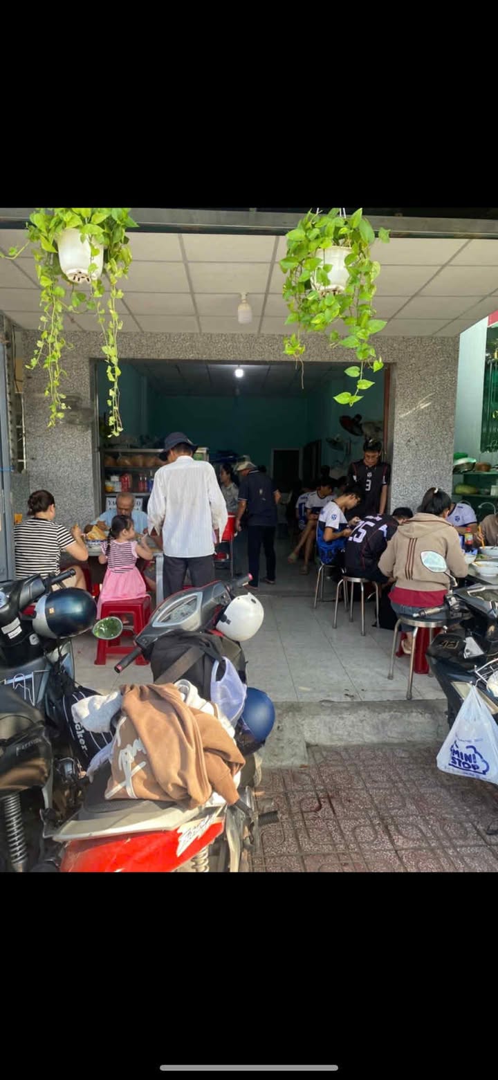 Mặt bằng cho thuê mặt tiền đường Lê Hồng Phong, Cần Đước 100m² - Kinh doanh thuận lợi!